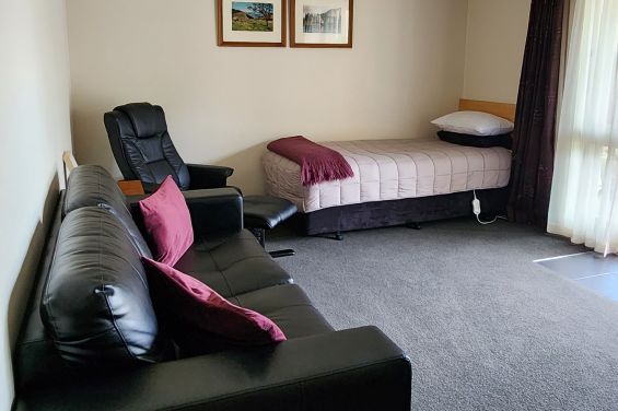 One-Bedroom Unit lounge